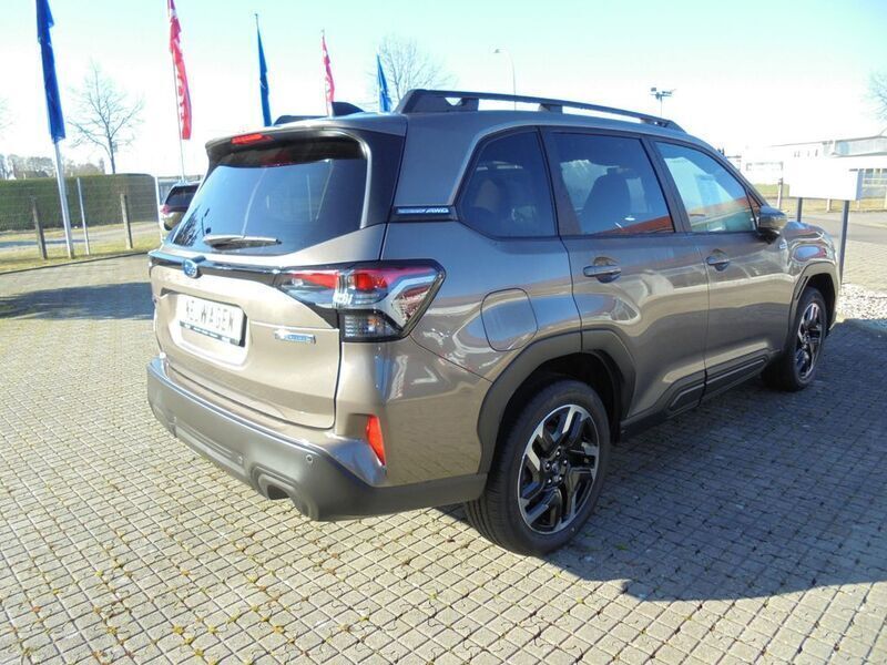 Neu Subaru Forester Active 136 PS (100 kW) 2025 Beige SUV