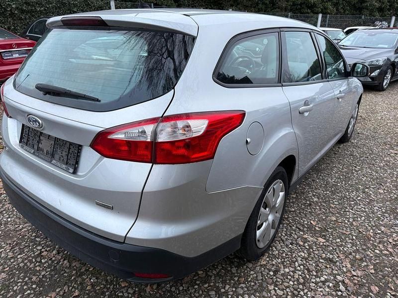 Gebraucht Ford Focus Trend 95 PS (69 kW) 2011 Silber Kombi