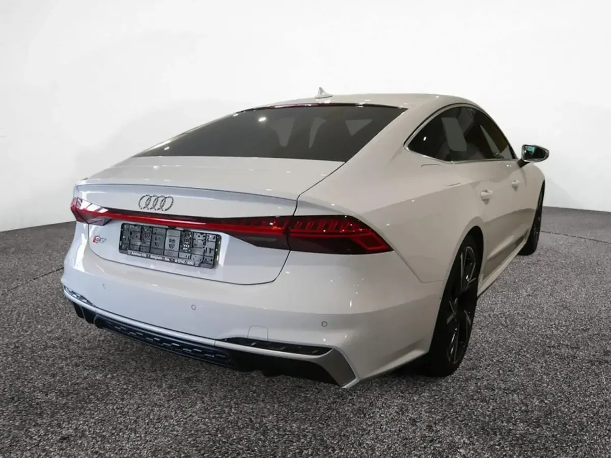 Gebraucht Audi S7 Sportback Sport 344 PS (253 kW) 2024 Gletscherweiß metallic Kleinwagen