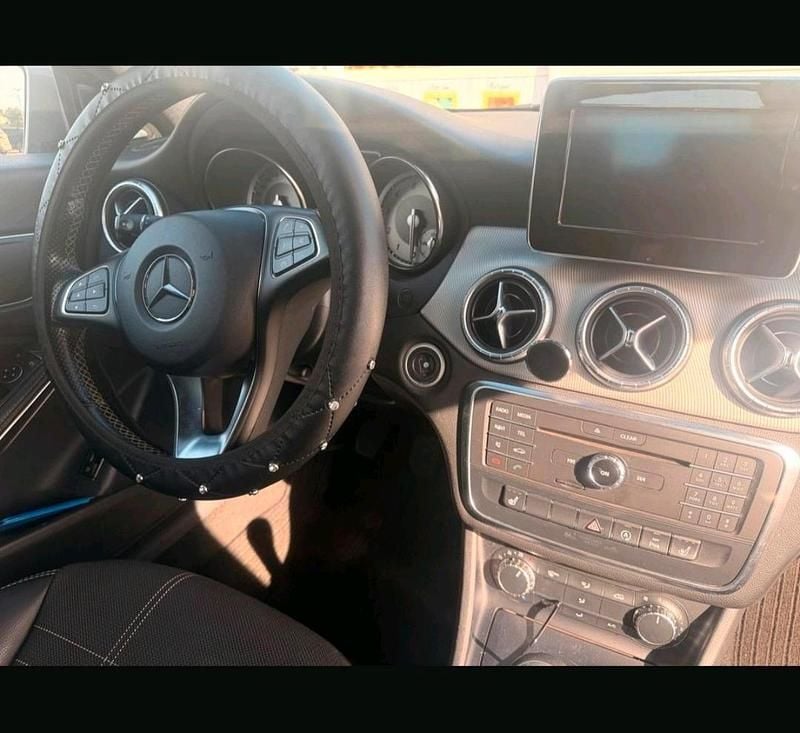 Gebraucht Mercedes CLA180 122 PS (89 kW) 2015 Silber Limousine