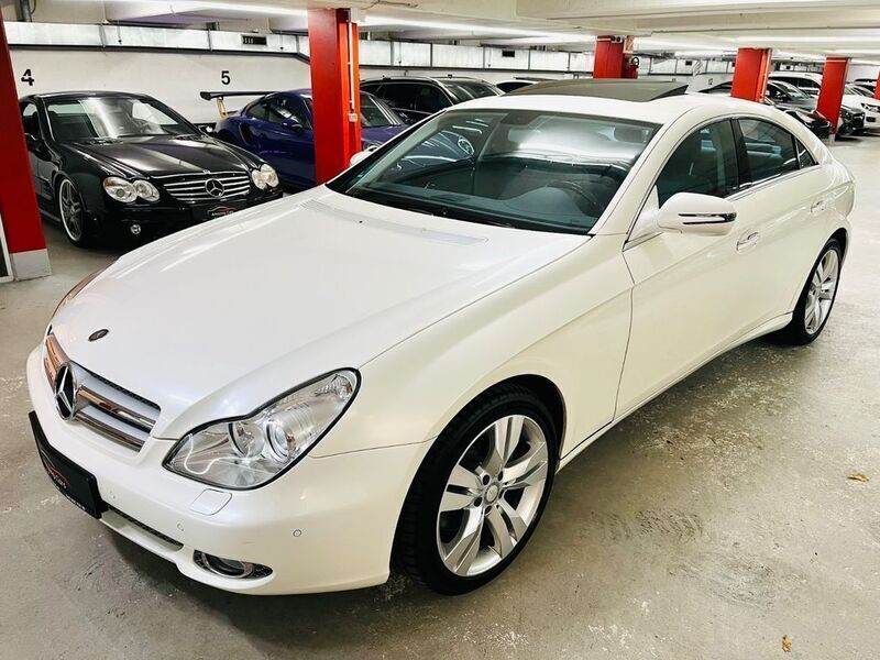 Diamantweiß bright (designo) Gebraucht 2008 Mercedes CLS350 Sport Limousine | 18.900 € - Bild 1/4