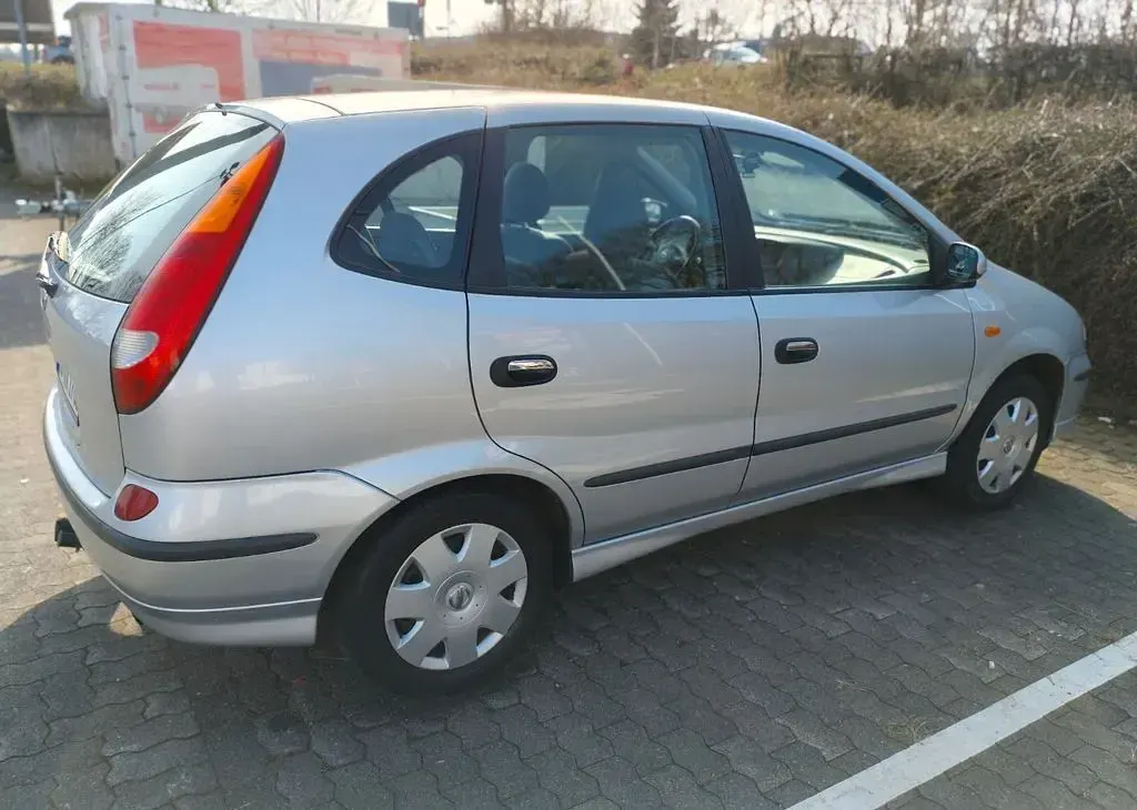 Gebraucht Nissan Almera Tino Acenta 116 PS (85 kW) 2003 Silber Van / Kleinbus