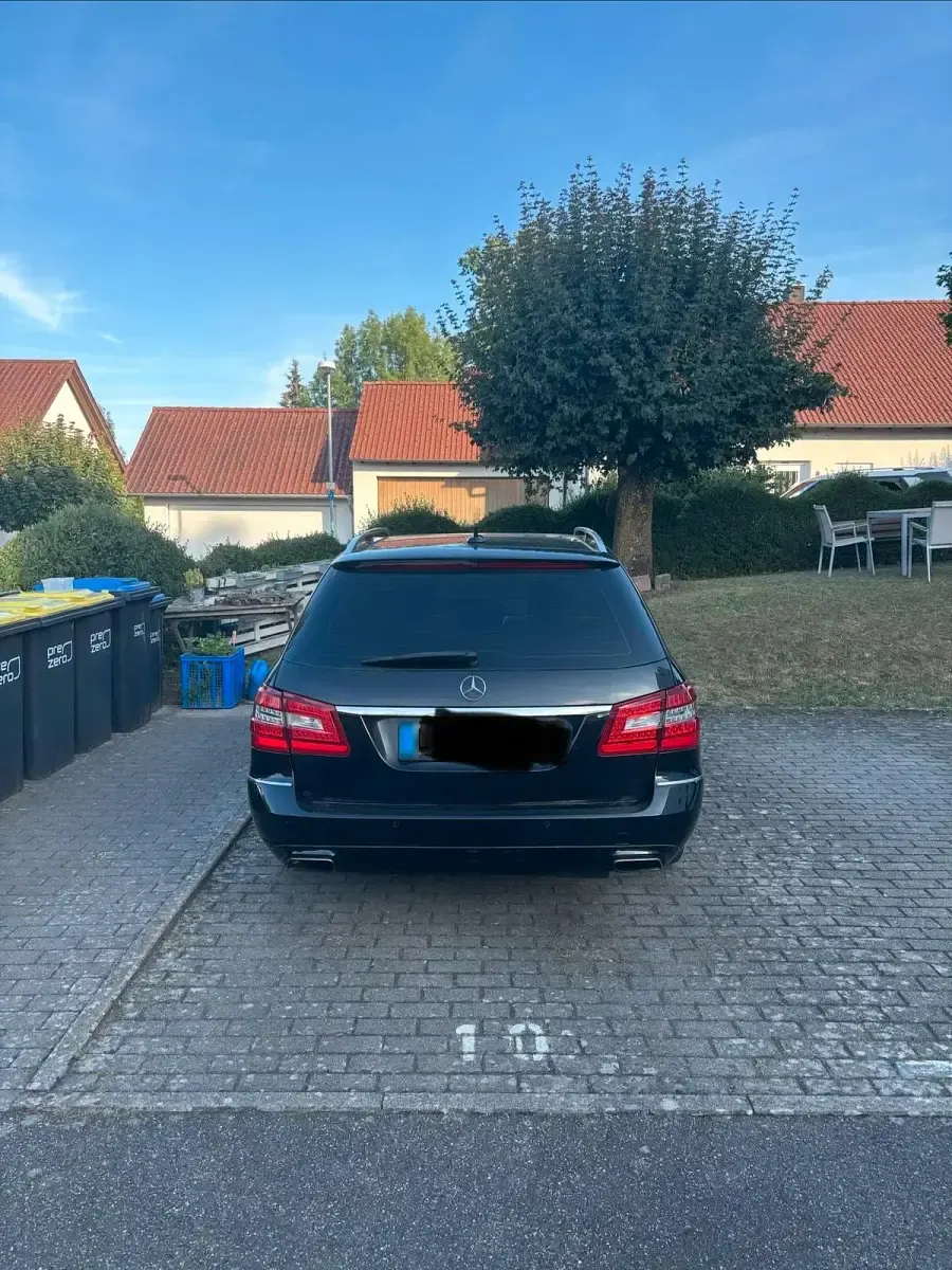 Gebraucht Mercedes E200 184 PS (135 kW) 2011 Schwarz Kombi