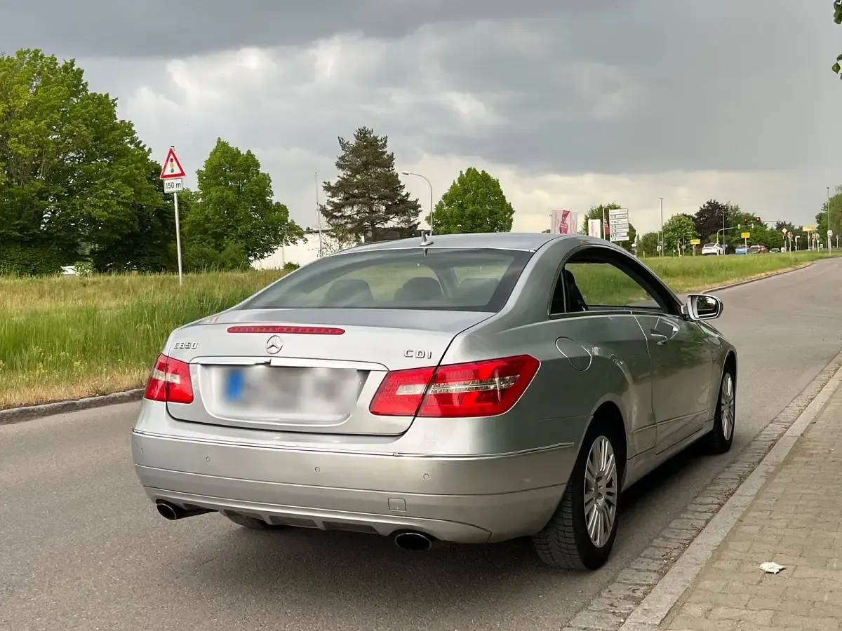 Gebraucht Mercedes E350 231 PS (169 kW) 2010 Silber Coupé