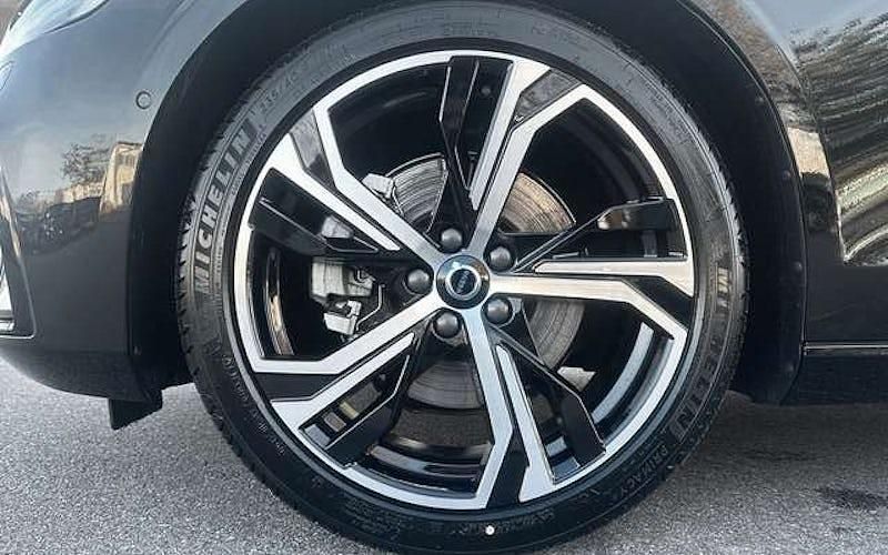 Gebraucht Volvo V60 Plus 197 PS (144 kW) 2025 Schwarz Kombi