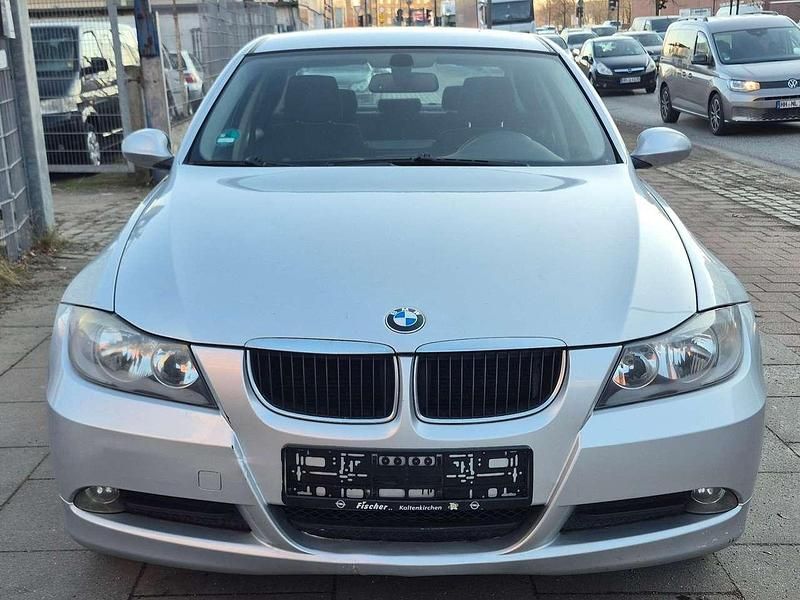 Gebraucht BMW 318 129 PS (94 kW) 2006 Titansilber metallic Limousine