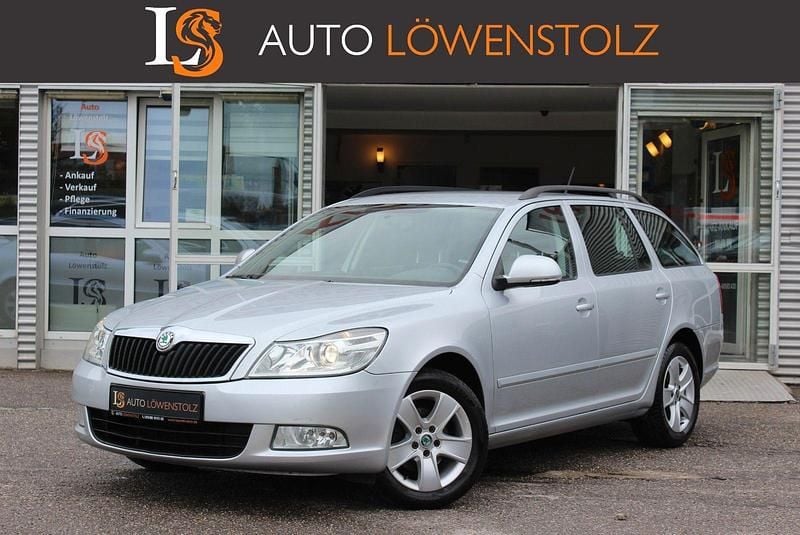 Silber Gebraucht 2012 Skoda Octavia Ambition Kombi | 5.990 € (Guter Preis) - Bild 1/4