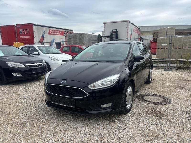 Schwarz Gebraucht 2015 Ford Focus Trend Kombi | 4.200 € (Guter Preis) - Bild 1/4