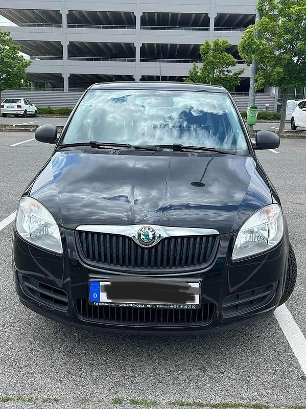 Schwarz Gebraucht 2009 Skoda Fabia Classic Limousine | 2.200 € (Fairer Preis) - Bild 1/4