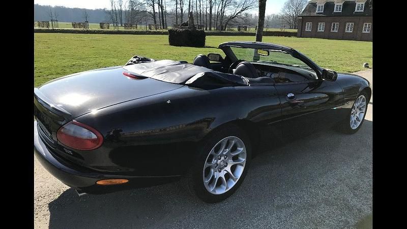 Second-hand Jaguar XKR 363 CP (266 kW) 2000 Negru Cabrio