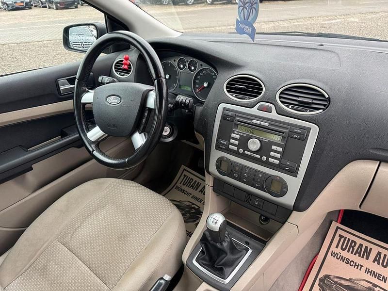 Gebraucht Ford Focus Trend 116 PS (85 kW) 2006 Pantherschwarz metallic Limousine