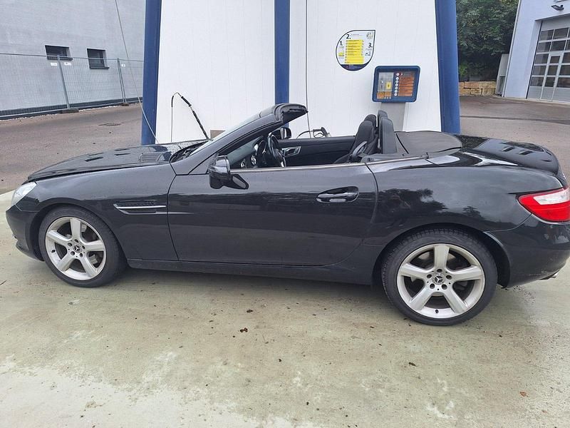 Schwarz Gebraucht 2012 Mercedes 250 Cabrio | 7.800 € - Bild 1/4