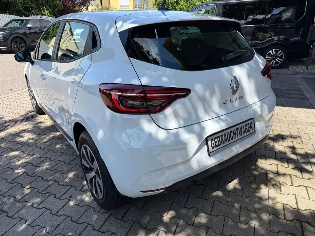 Gebraucht Renault Clio V Equilibre 67 PS (49 kW) 2022 Weiß Limousine