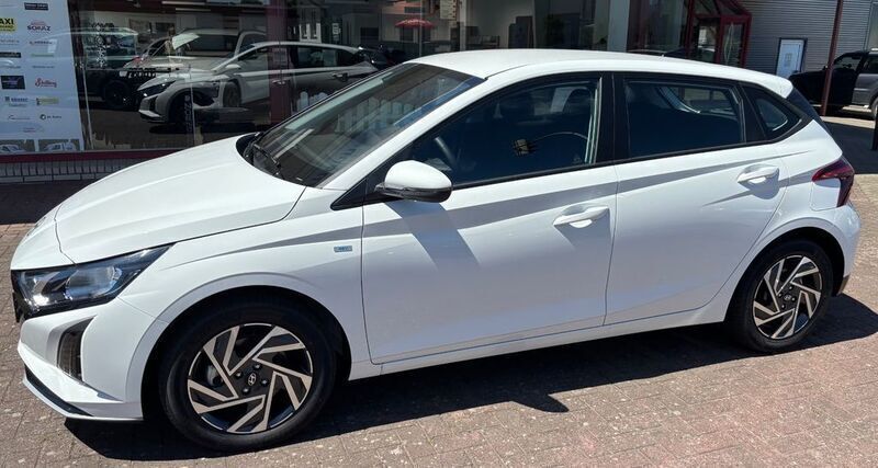 Weiß Neu 2025 Hyundai i20 Trend Limousine | 18.990 € (Guter Preis) - Bild 1/4