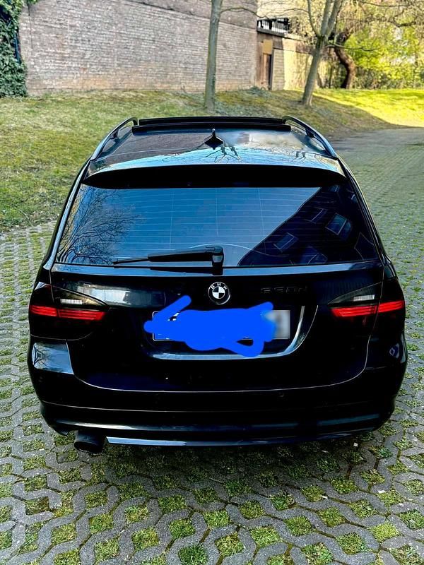 Gebraucht BMW 320 177 PS (130 kW) 2008 Schwarz Kombi