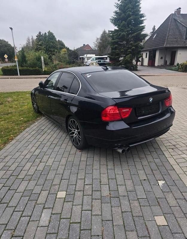 Gebraucht BMW 330 272 PS (200 kW) 2009 Blau Limousine