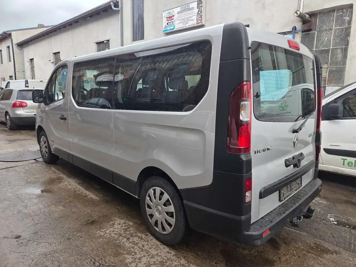 Gebraucht Renault Trafic Expression 116 PS (85 kW) 2015 Platingrau Van / Kleinbus