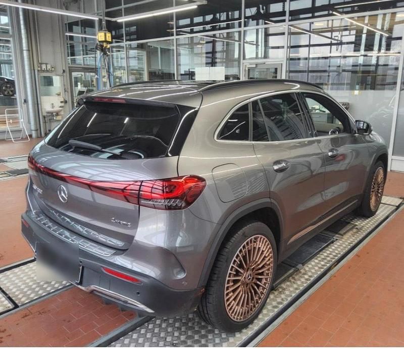 Gebraucht Mercedes EQA300 AMG line 167 kW (228 PS) 2022 Grau SUV