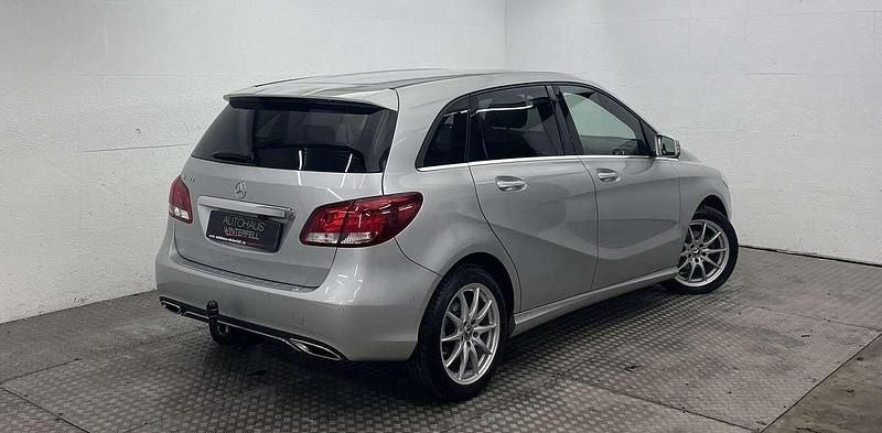 Gebraucht Mercedes B180 Urban 258 PS (189 kW) 2017 Silber Van / Kleinbus