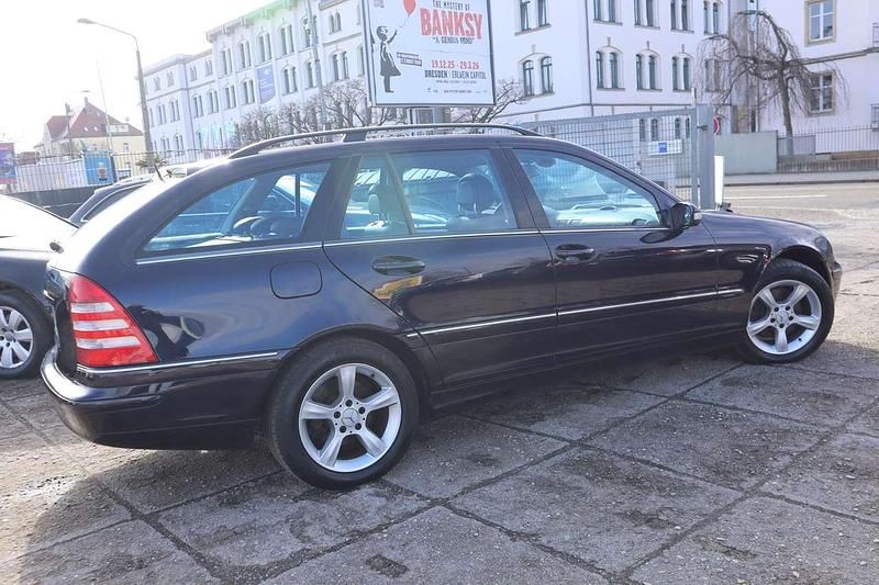 Gebraucht Mercedes C320 218 PS (160 kW) 2003 Tansanitblau  metalliclack Kombi