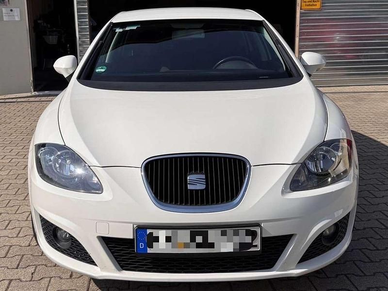 Weiß Gebraucht 2010 Seat Leon Sport Limousine | 3.800 € (Fairer Preis) - Bild 1/4