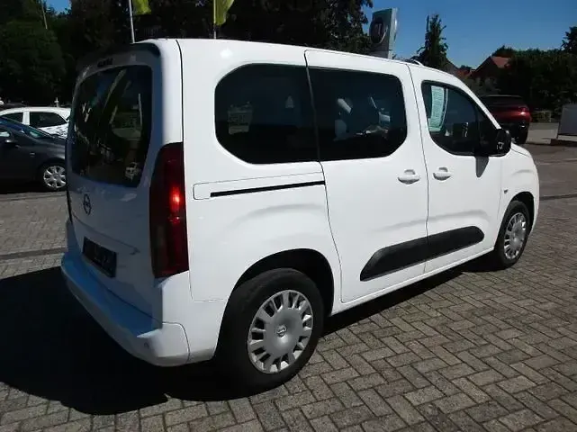Gebraucht Opel Combo Life Edition 102 PS (75 kW) 2022 Weiß Limousine