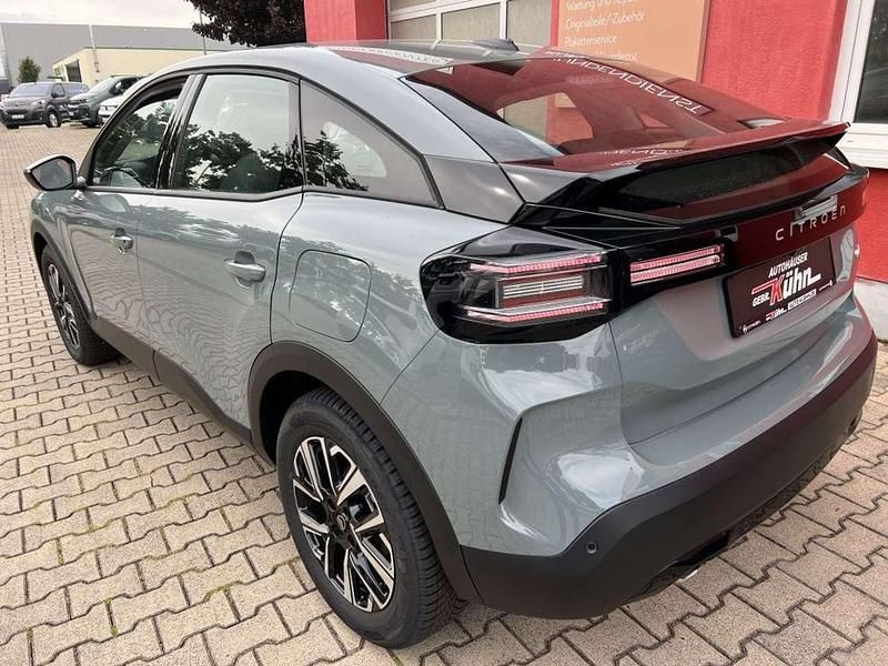 Neu Citroën C4 PureTech 131 PS (96 kW) 2025 Grün Limousine