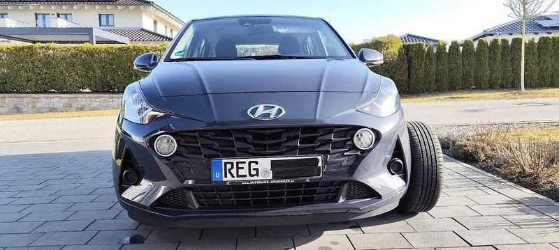 Gebraucht Hyundai i10 Trend 67 PS (49 kW) 2023 Grau Kleinwagen