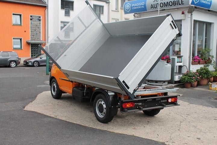Nowe Piaggio Porter 106 KM (77 kW) 2025 Pomarańczowy SUV