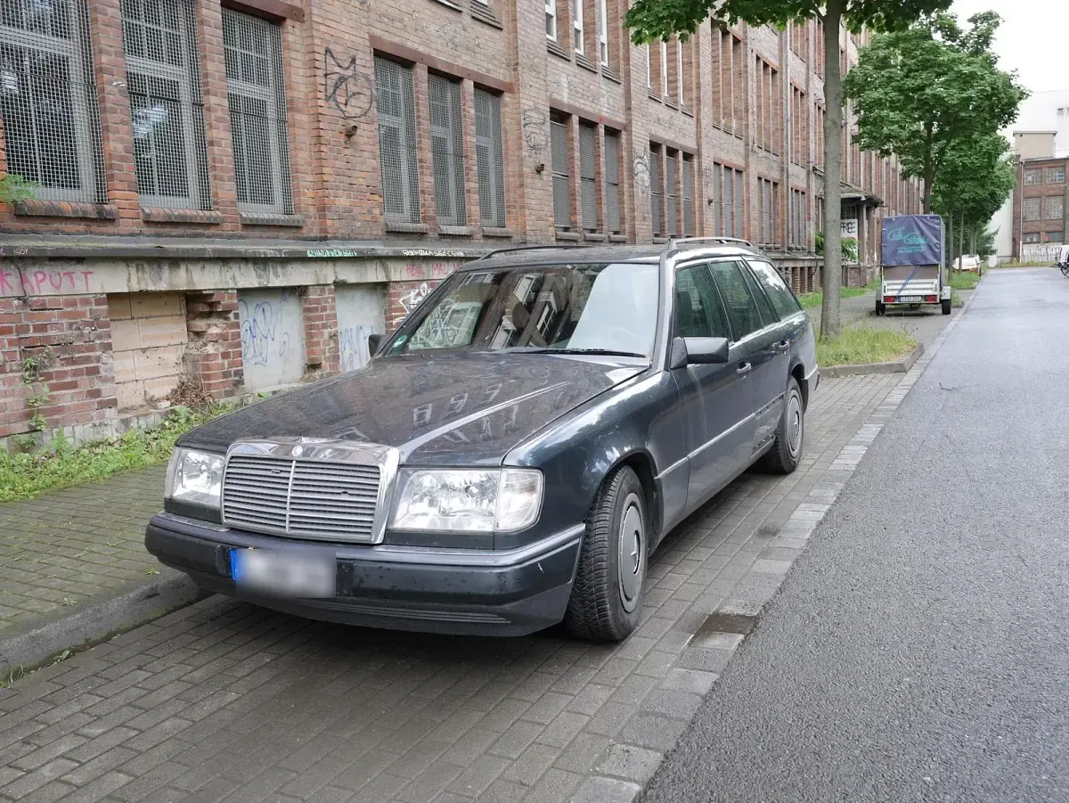 Gebraucht Mercedes E230 132 PS (97 kW) 1992 Andere farben Kombi