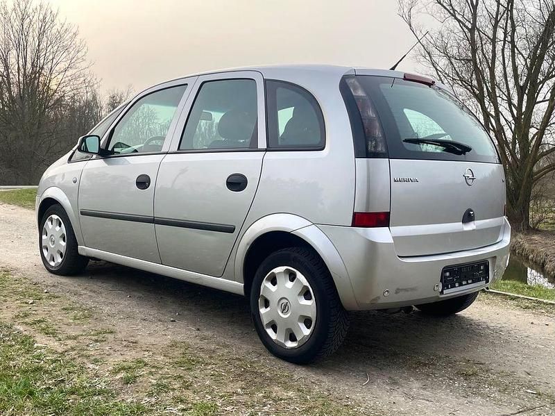 Gebraucht Opel Meriva Enjoy 101 PS (74 kW) 2004 Silber Van / Kleinbus