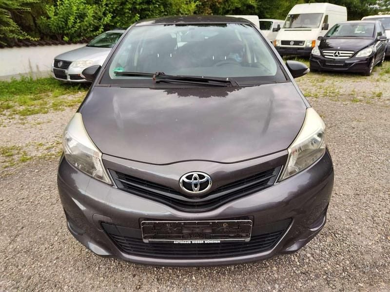 Gebraucht Toyota Yaris 69 PS (50 kW) 2012 Grau Kleinwagen