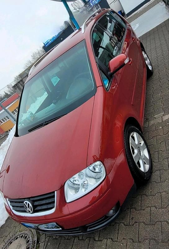 Rot Gebraucht 2004 VW Touran Van / Kleinbus | 2.299 € - Bild 1/4