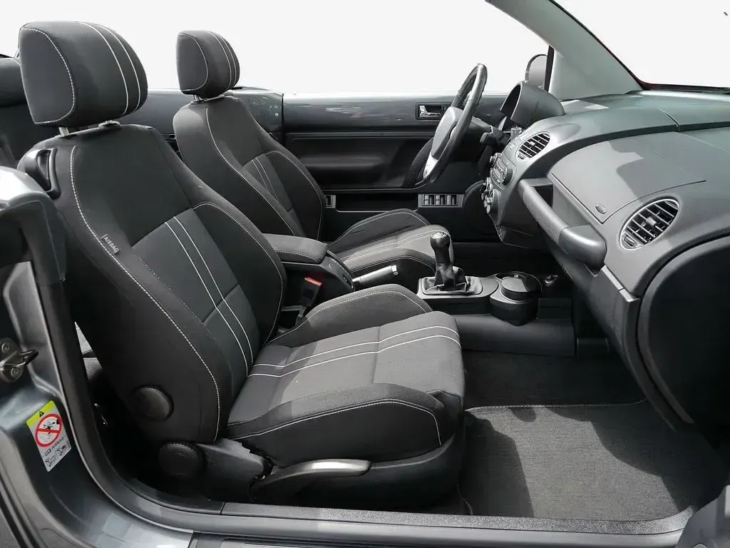 Gebraucht VW New Beetle Cabriolet Freestyle 105 PS (77 kW) 2010 Platinum grey metallic Cabrio