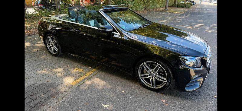 Gebraucht Mercedes E220 AMG line 194 PS (142 kW) 2018 Schwarz Cabrio
