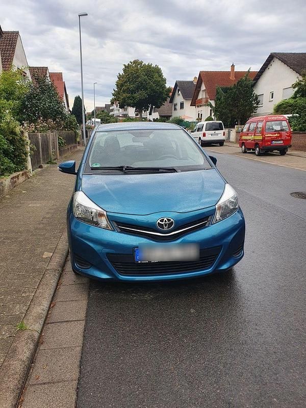 Blau Gebraucht 2013 Toyota Yaris Edition Kleinwagen | 6.299 € (Fairer Preis) - Bild 1/1