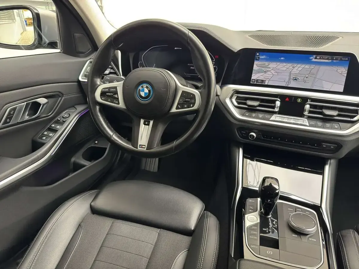 Gebraucht BMW 330e Sport Line 292 PS (214 kW) 2022 Grau Limousine