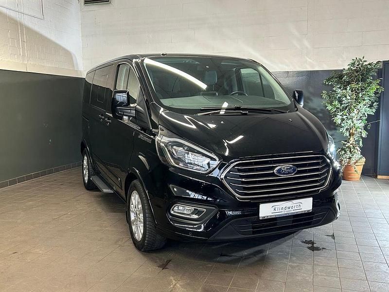Gebraucht Ford Tourneo Titanium 131 PS (96 kW) 2019 Schwarz Van / Kleinbus