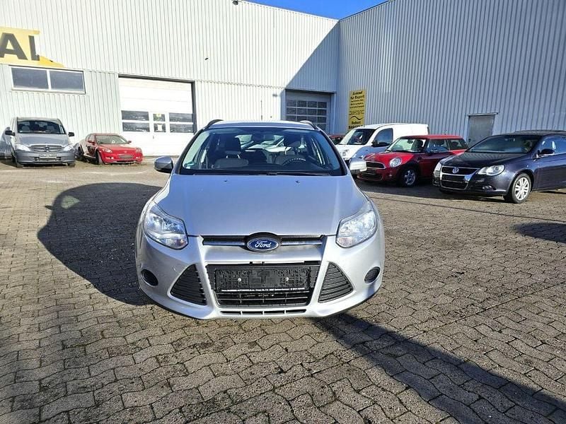 Gebraucht Ford Focus Trend 125 PS (91 kW) 2012 Silber Kombi