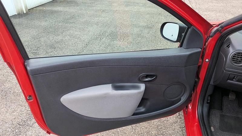 Gebraucht Renault Clio II Expression 75 PS (55 kW) 2010 Rot Limousine