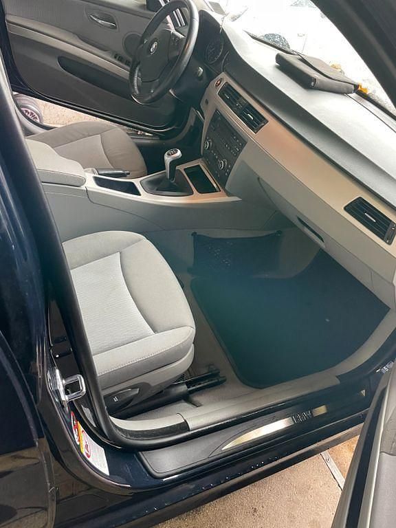 Gebraucht BMW 318 143 PS (105 kW) 2008 Blau Kombi