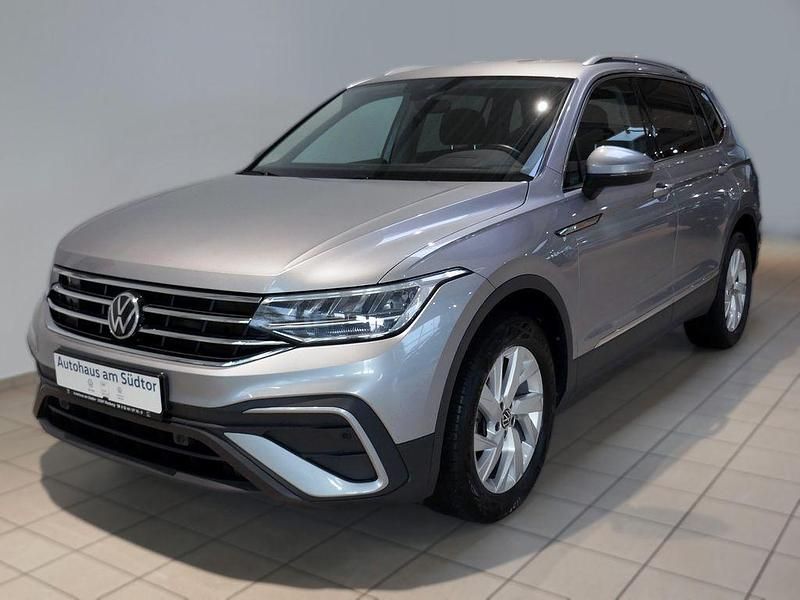 Gebraucht VW Tiguan Allspace Life 150 PS (110 kW) 2022 Pyrit silber metallic SUV