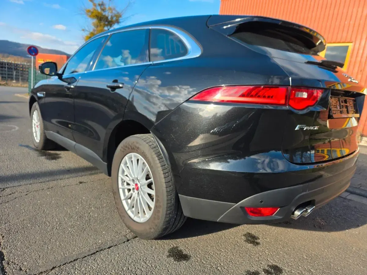 Gebraucht Jaguar F-Pace Pure 179 PS (131 kW) 2016 Schwarz SUV