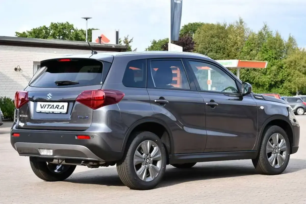 Neu Suzuki Vitara Comfort 102 PS (75 kW) 2025 Grau SUV