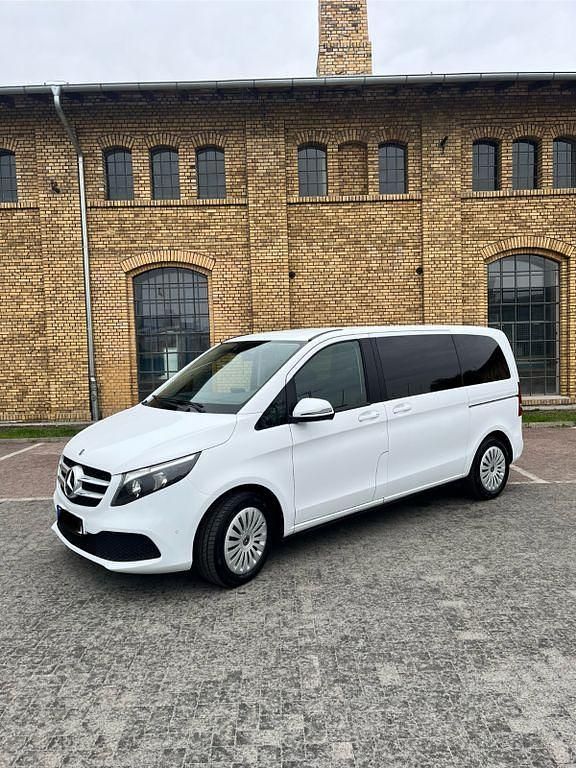 Gebraucht Mercedes V250 190 PS (139 kW) 2019 Weiß Van / Kleinbus