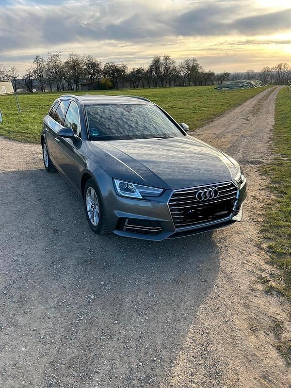 Gebraucht Audi A4 150 PS (110 kW) 2019 Grau Kombi