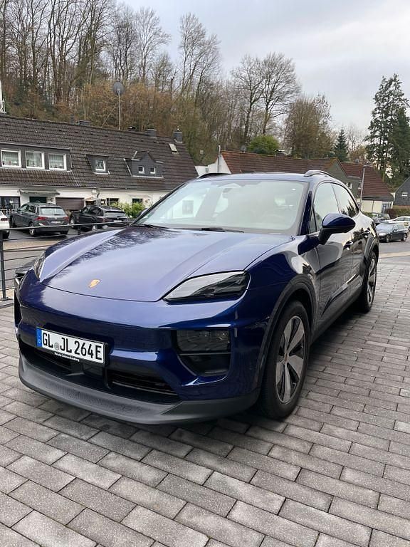 Blau Gebraucht 2024 Porsche Macan SUV | 86.000 € (Superpreis) - Bild 1/4