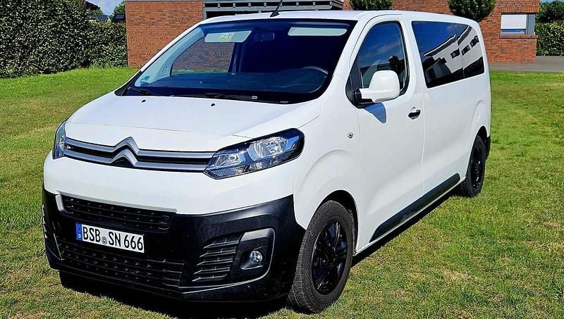 Weiß Gebraucht 2017 Citroën Jumpy Profi Van / Kleinbus | 14.750 € - Bild 1/4