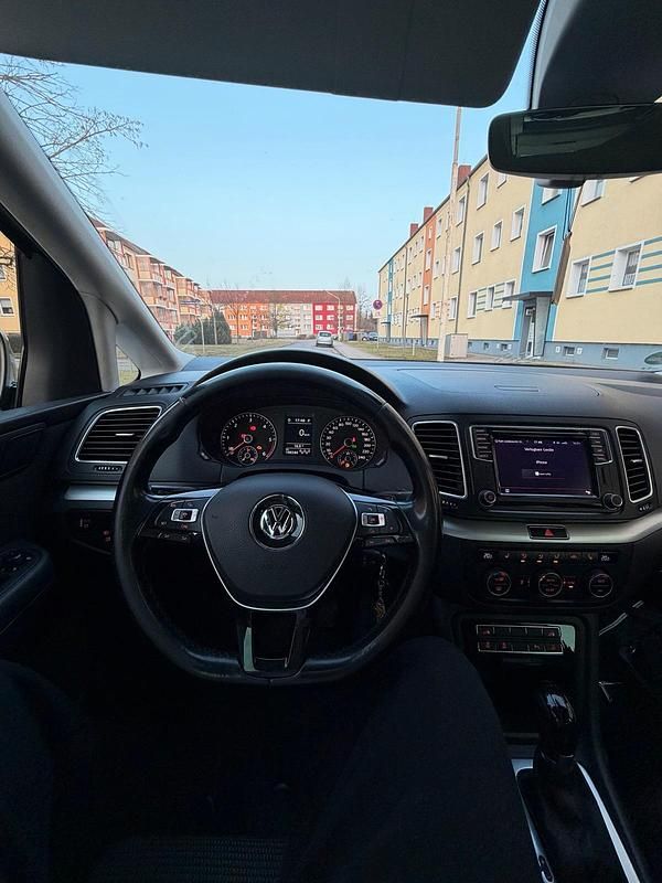 Gebraucht VW Sharan 184 PS (135 kW) 2017 Grau Van / Kleinbus