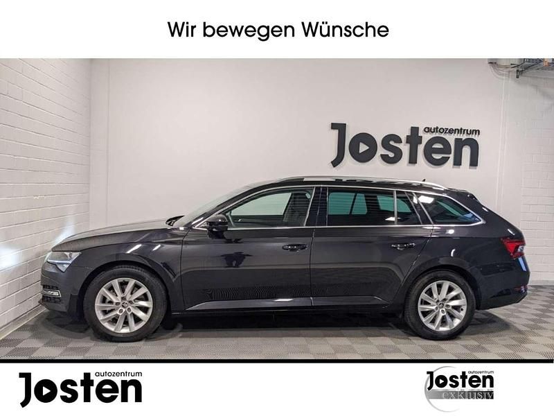 Gebraucht Skoda Superb Style 150 PS (110 kW) 2024 Blackmagic perleffekt Kombi